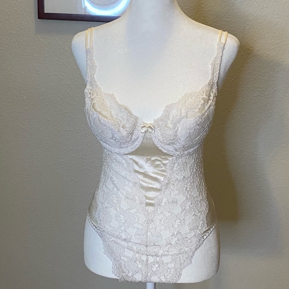 VINTAGE Victoria Secret Ivory body suit - Picture 2 of 9
